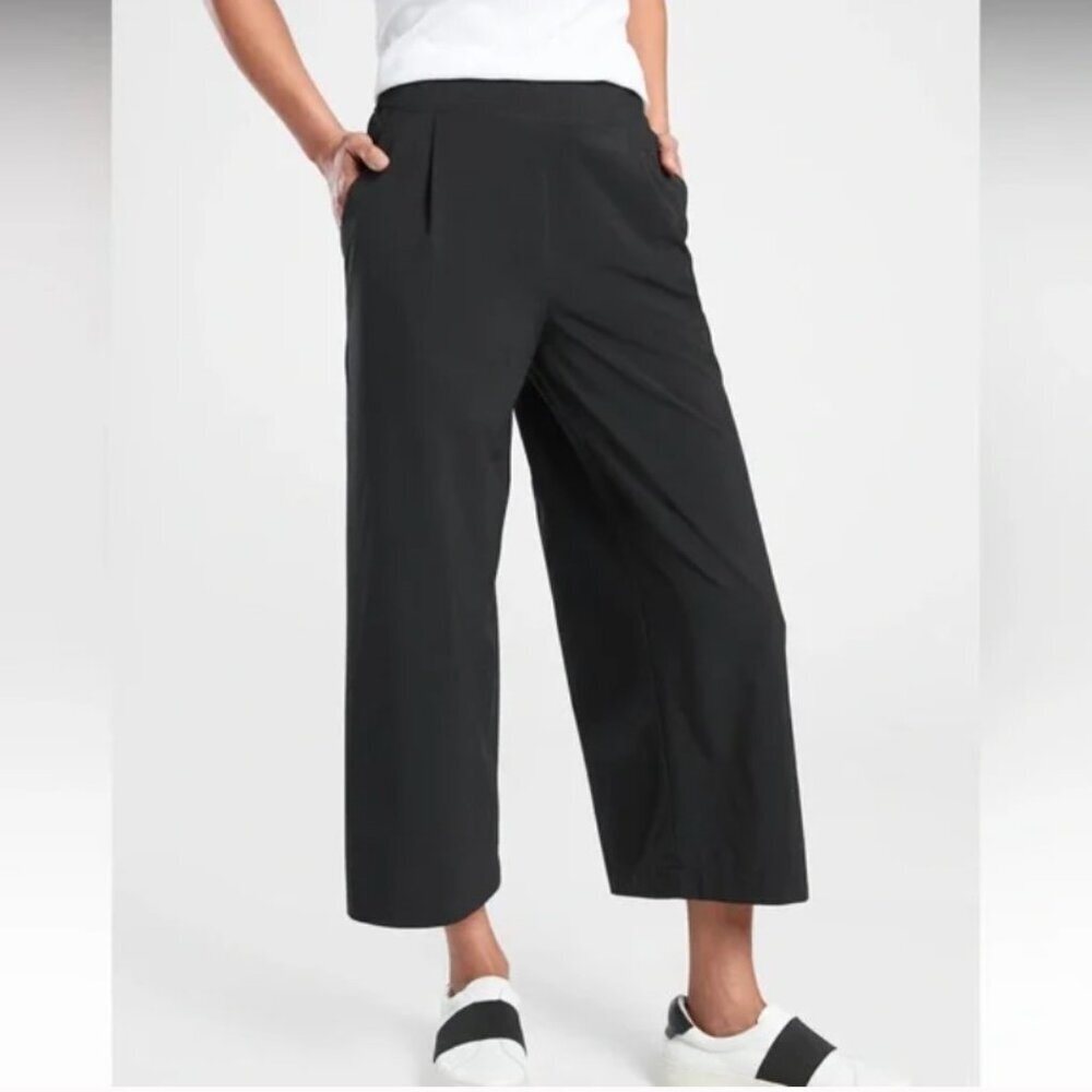 Athleta Black Brooklyn Wide Leg Crop Pants Athleisure Travel Sz 2